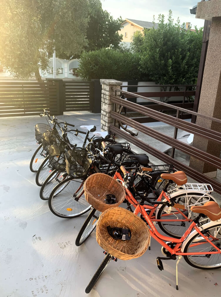 Ein Bild der leihbaren Fahrräder an der Ferienwohnung